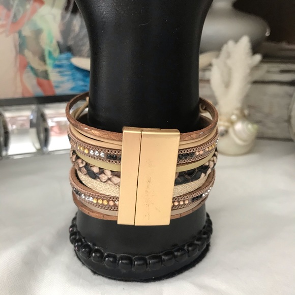 Women’s Multi Layered Leather Wrap Bracelet - Picture 5 of 5